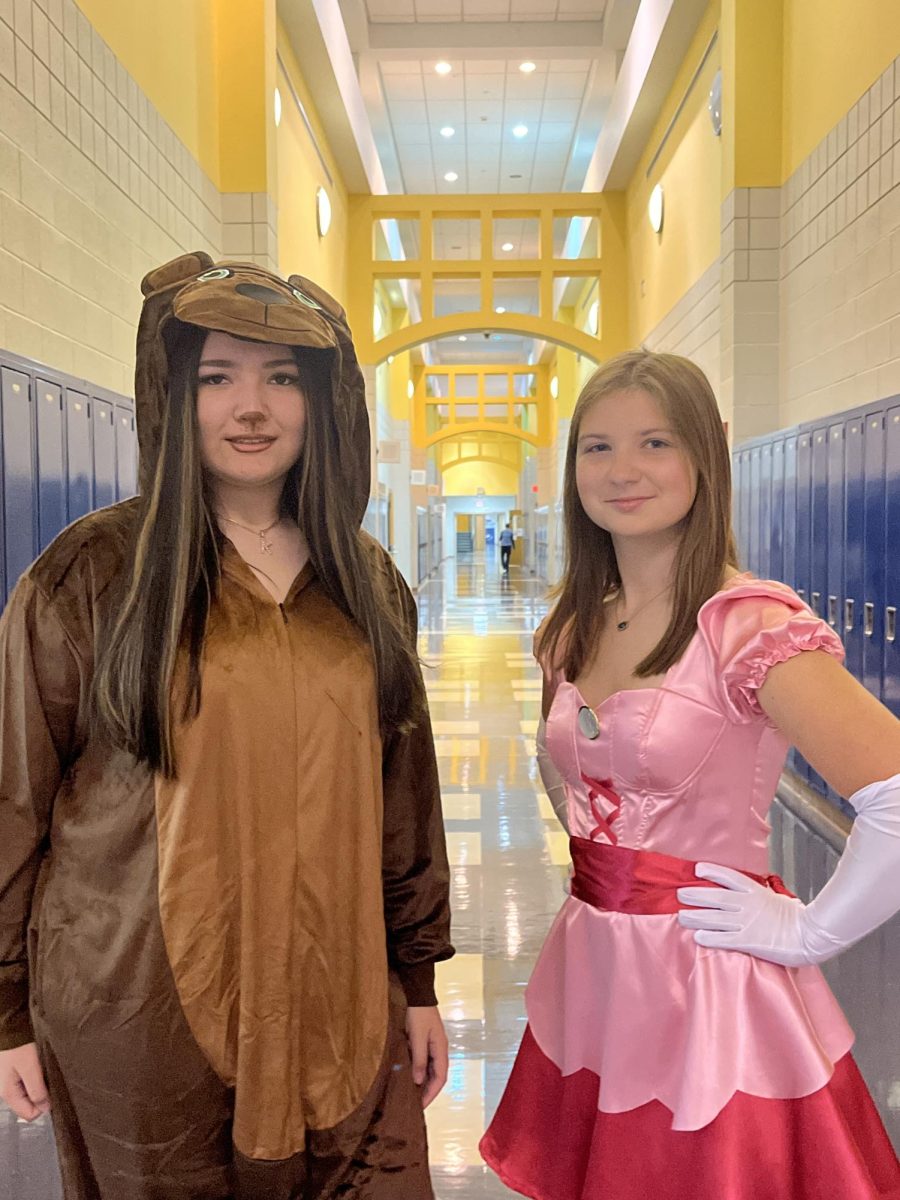 Freshmen Kelly Aldridge and Jules Churney dressed as a bear and Princess Peach