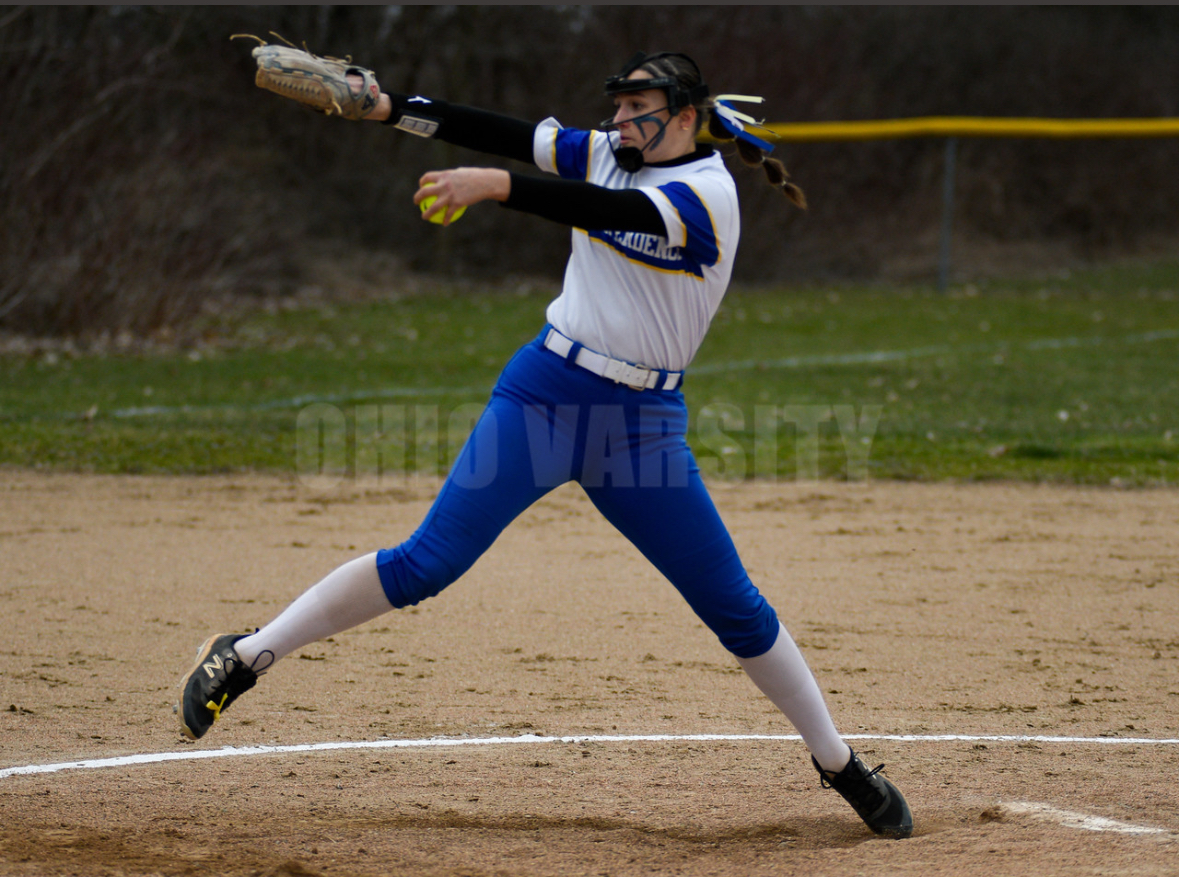 Lila Manredonia pitching