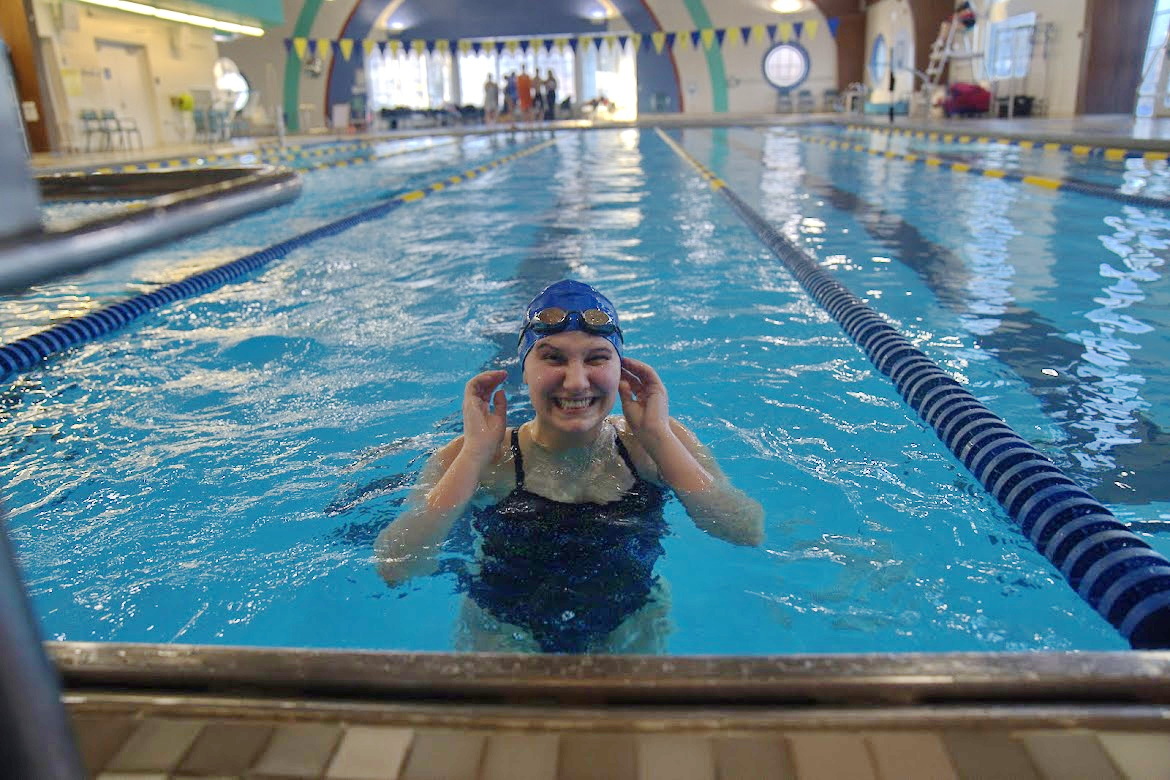 Senior swimmer Nora Olexa